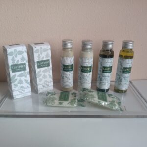 tava-cosmetice-transparenta-laverde
